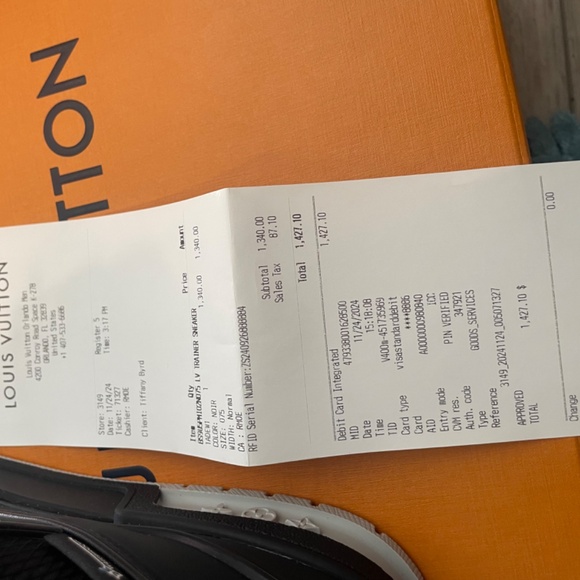 Louis Vuitton - Picture 7 of 7
